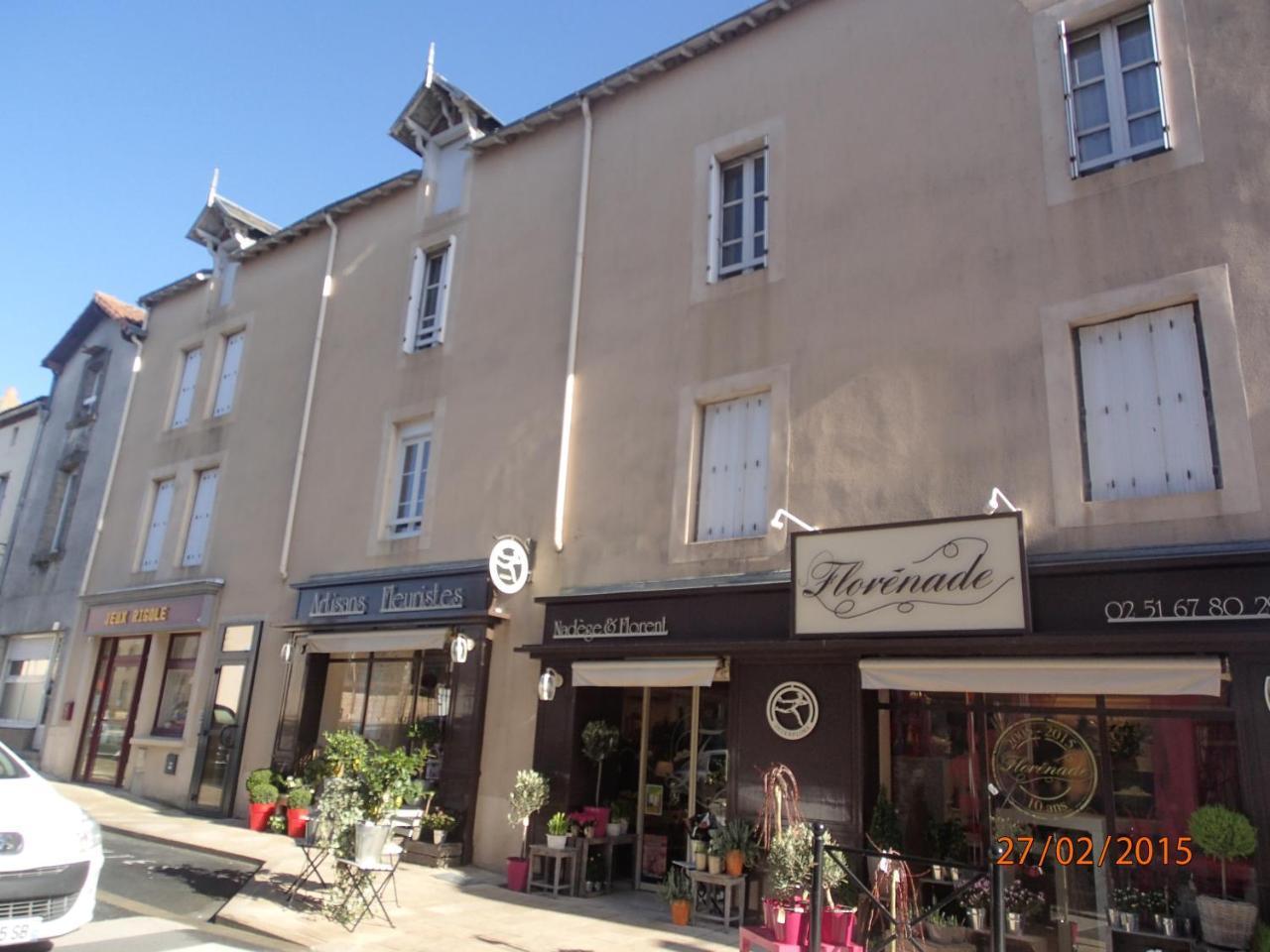 Appart-Alma Saint Laurent sur Sevre Bagian luar foto