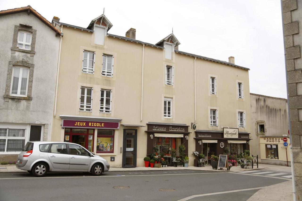 Appart-Alma Saint Laurent sur Sevre Bagian luar foto